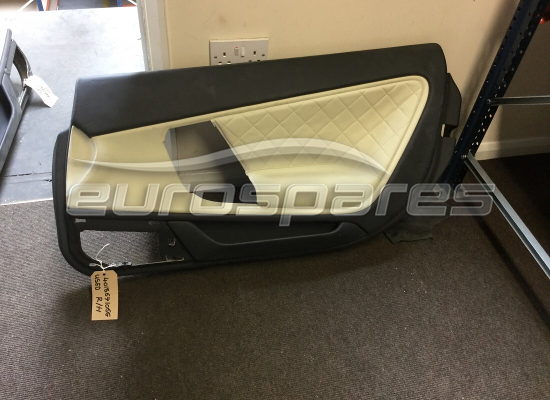 PANEL DE ADORNO DE PUERTA Lamborghini USADO. NÚMERO DE PARTE 401867106G (1)