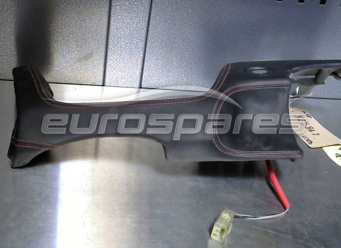 PANEL CENTRAL INFERIOR Ferrari USADO. NÚMERO DE PIEZA 825847.. (1)