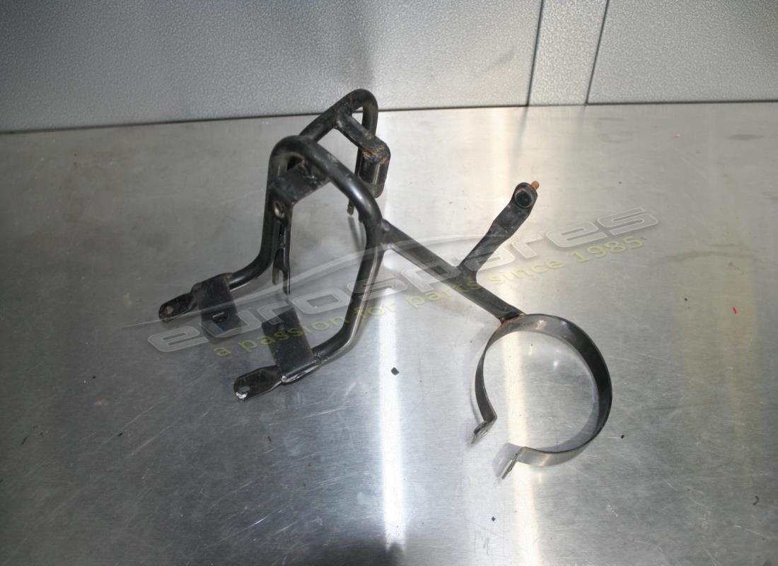 USADO Maserati SOPORTE . NÚMERO DE PARTE 383800116 (1)