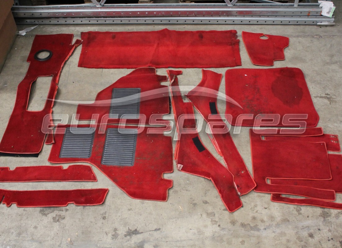 JUEGO DE ALFOMBRA DELANTERA IZQUIERDA Y DERECHA Ferrari USADA. NÚMERO DE PARTE 95999641A (1)