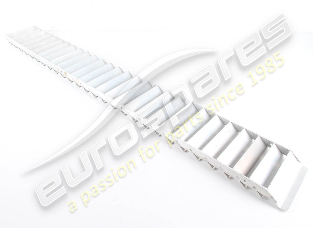 NUEVA REJILLA DE LA TAPA DEL MOTOR FERRARI. NÚMERO DE PARTE 60819200 (2) nueva rejilla de la tapa del motor ferrari. número de parte 60819200 (2)