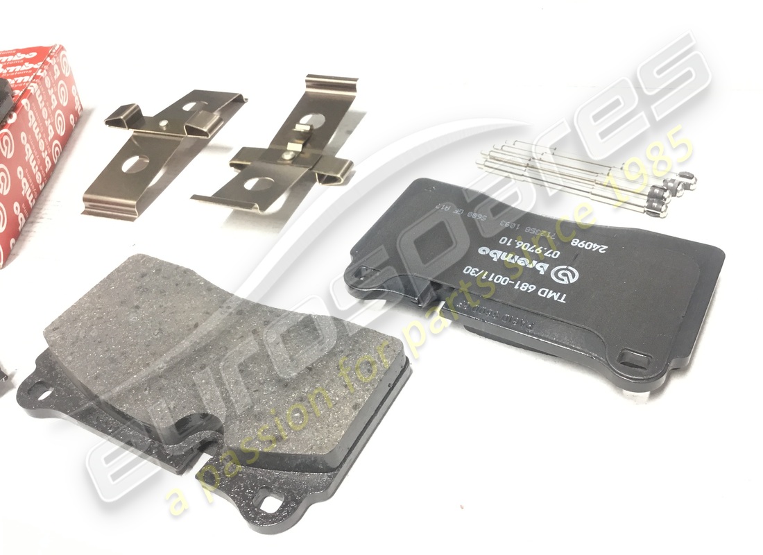 nuevo kit de pastillas traseras carbonocerámicas ferrari. número de pieza 70001120 (2)