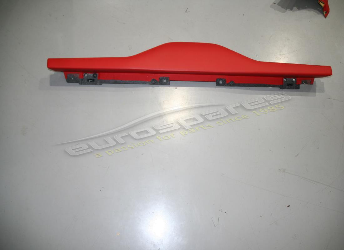 LABIO DE RETENEDOR DE EQUIPAJE Ferrari USADO. NÚMERO DE PIEZA 845311.. (1)