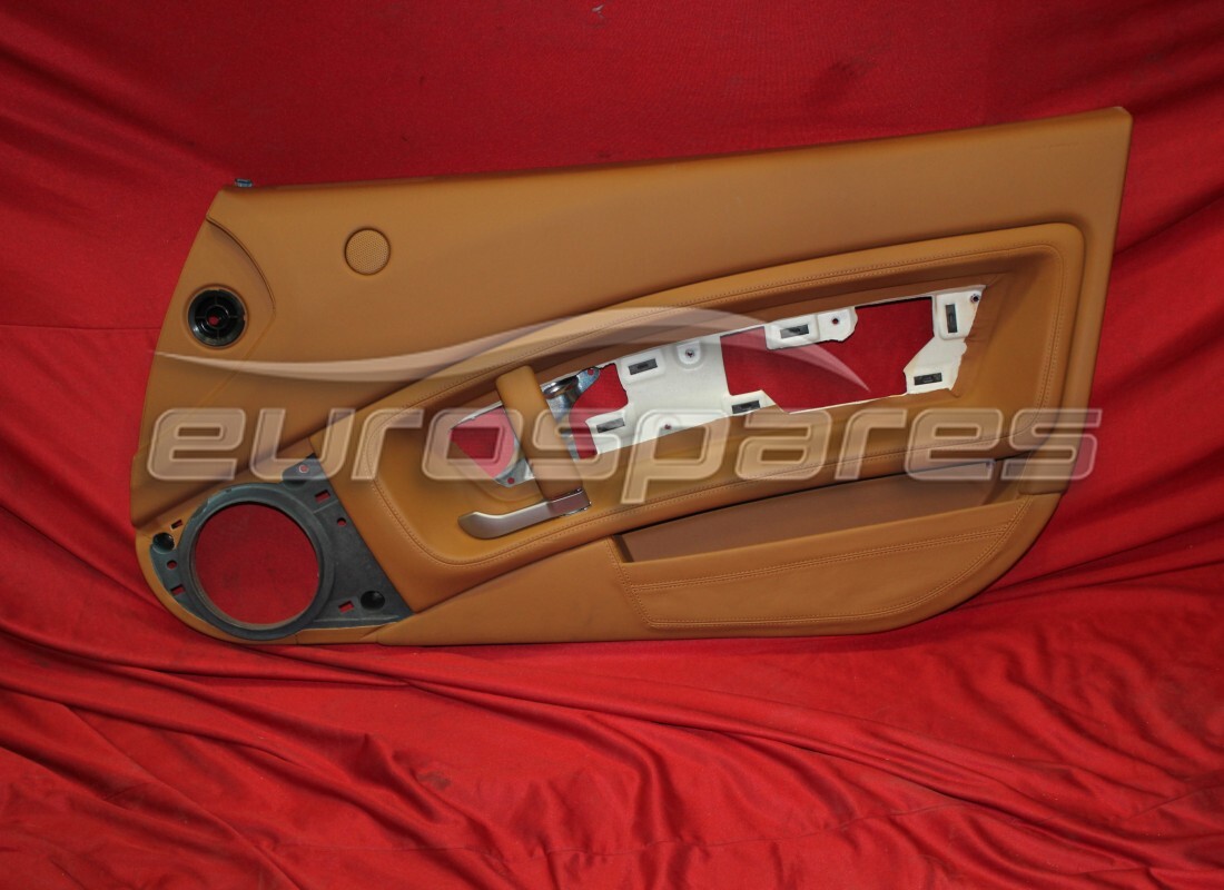 MOLDURA DEL PANEL DE PUERTA DERECHO COMPLETA Ferrari USADA. NÚMERO DE PARTE 82923905 (1)