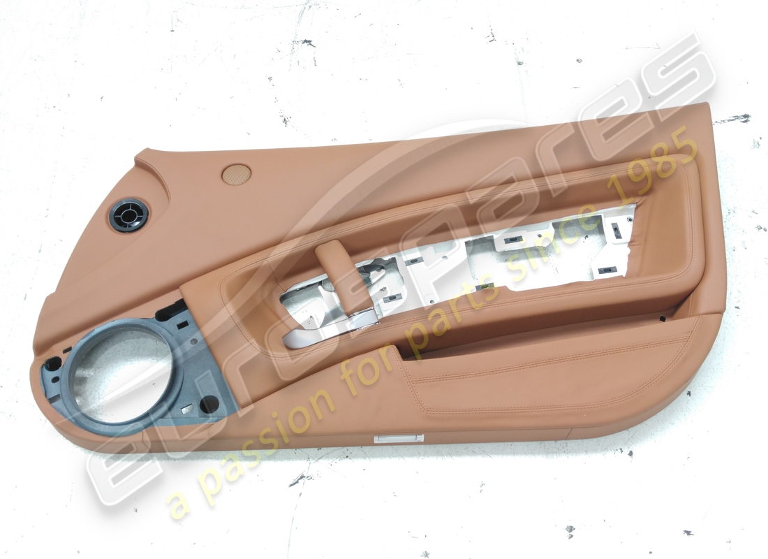 moldura de panel de puerta derecha completa ferrari usada. número de parte 82923905 (2)