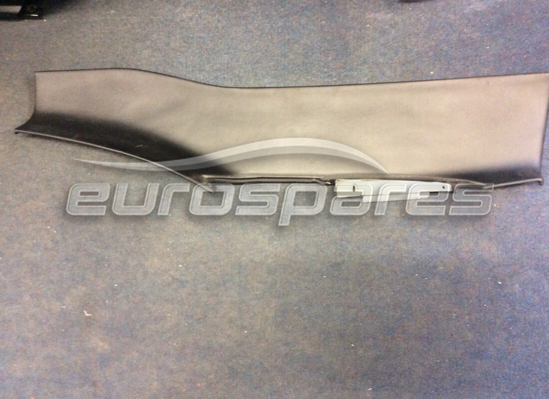 PANEL DE PUERTA DERECHO COMPLETO Ferrari USADO. NÚMERO DE PIEZA 831355.. (1)