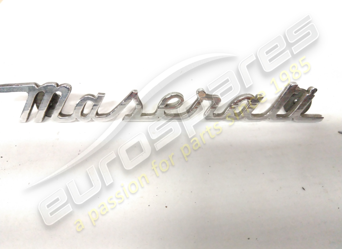 usado maserati script cromado. número de pieza 107bv57591 (1)
