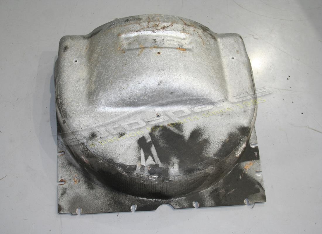 PROTECCIÓN TÉRMICA DE RUEDA DE REPUESTO Ferrari USADA. NÚMERO DE PARTE 63938600 (1)