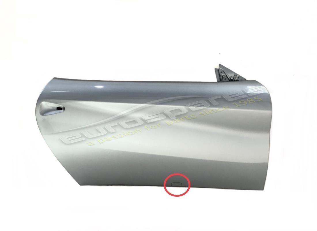 PUERTA LATERAL DERECHA COMPLETA Ferrari USADA. NÚMERO DE PARTE 84182311 (1)