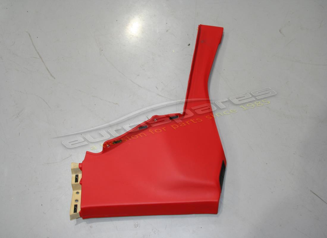 EMBELLECEDOR DEL PILAR CENTRAL INFERIOR IZQUIERDO Ferrari USADO. NÚMERO DE PIEZA 858099.. (1)