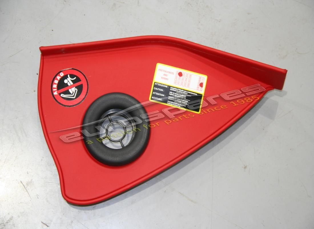 PANEL EXTREMO DEL TABLERO DERECHO Ferrari USADO. NÚMERO DE PIEZA 844740.. (1)