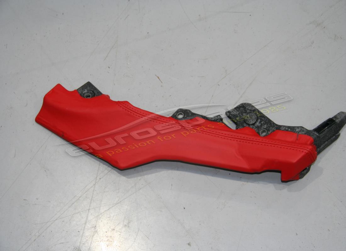 EMBELLECEDOR LATERAL IZQUIERDO Ferrari USADO. NÚMERO DE PIEZA 851085.. (1)