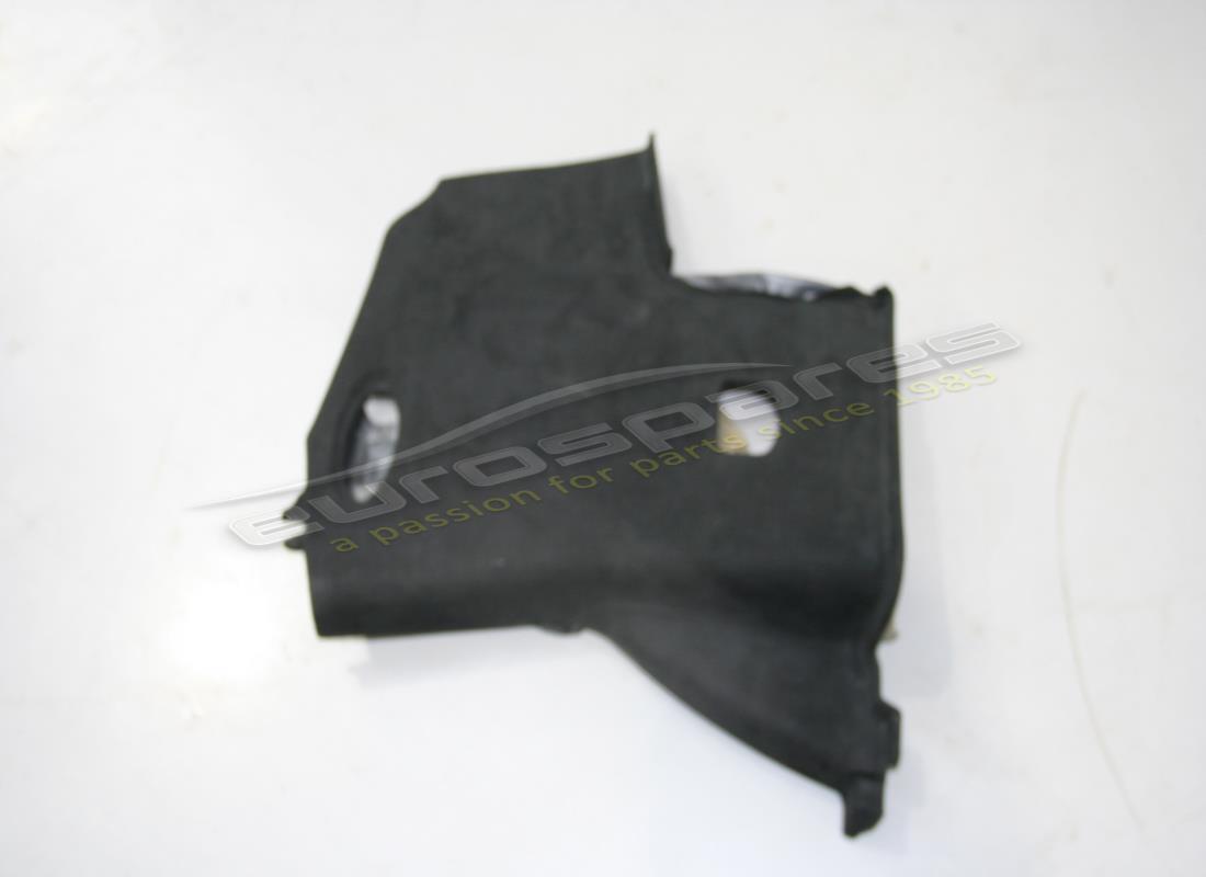 PANEL DE ADORNO DEL MALETERO LATERAL DELANTERO IZQUIERDO Ferrari USADO. NÚMERO DE PIEZA 858069.. (1)