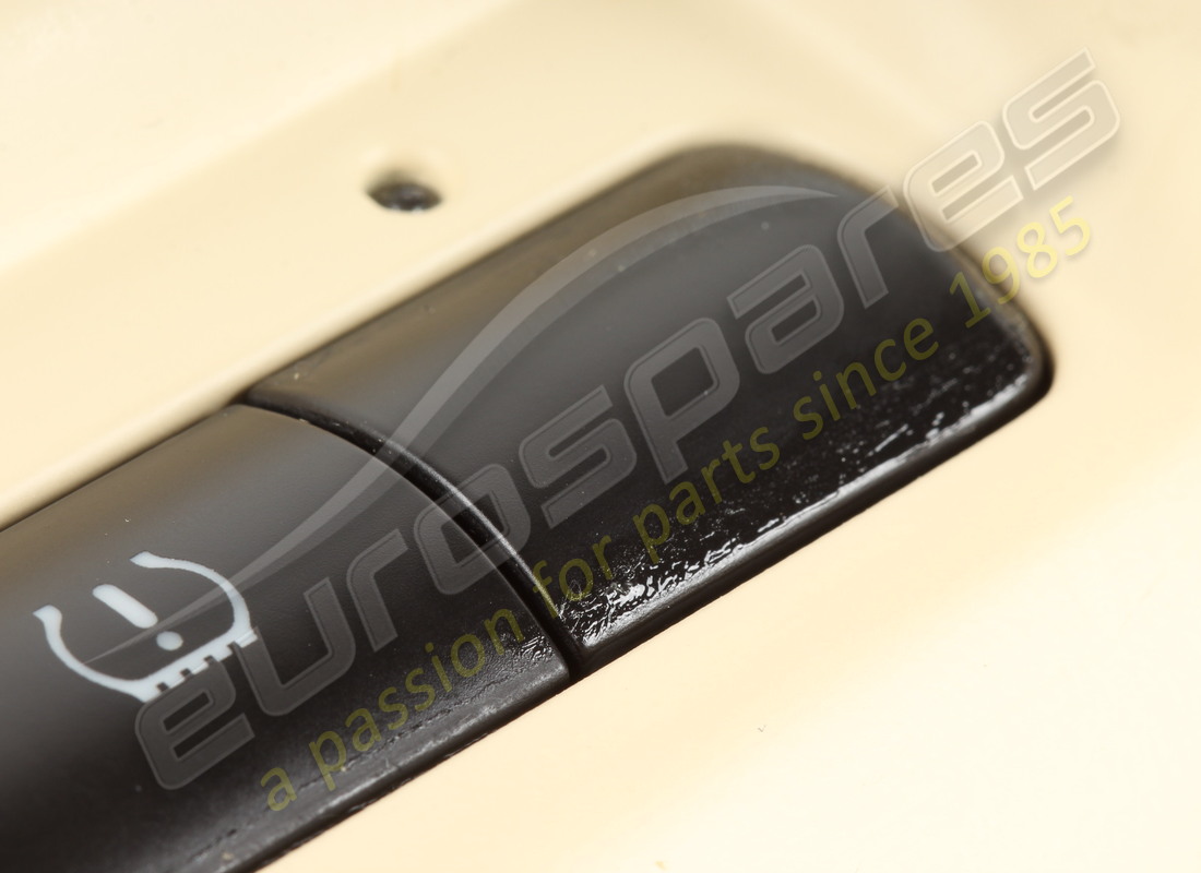 nueva (otra) maserati placa de botón beige perla. número de pieza 69330641 (7)