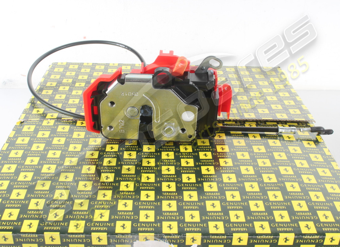 nueva ferrari cerradura de la puerta derecha. número de parte 83987800 (1)