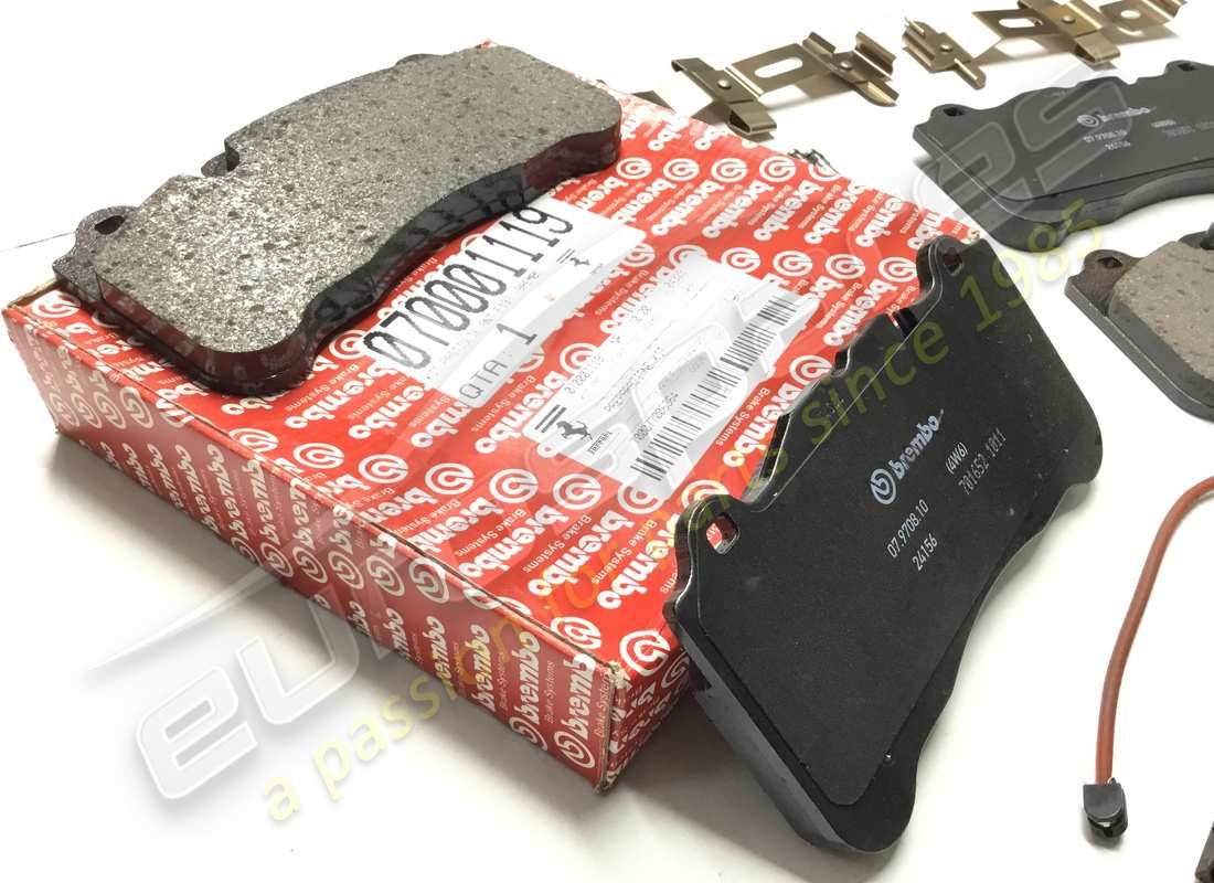 nuevo kit de pastillas delanteras carbonocerámicas ferrari. número de pieza 70001119 (2)