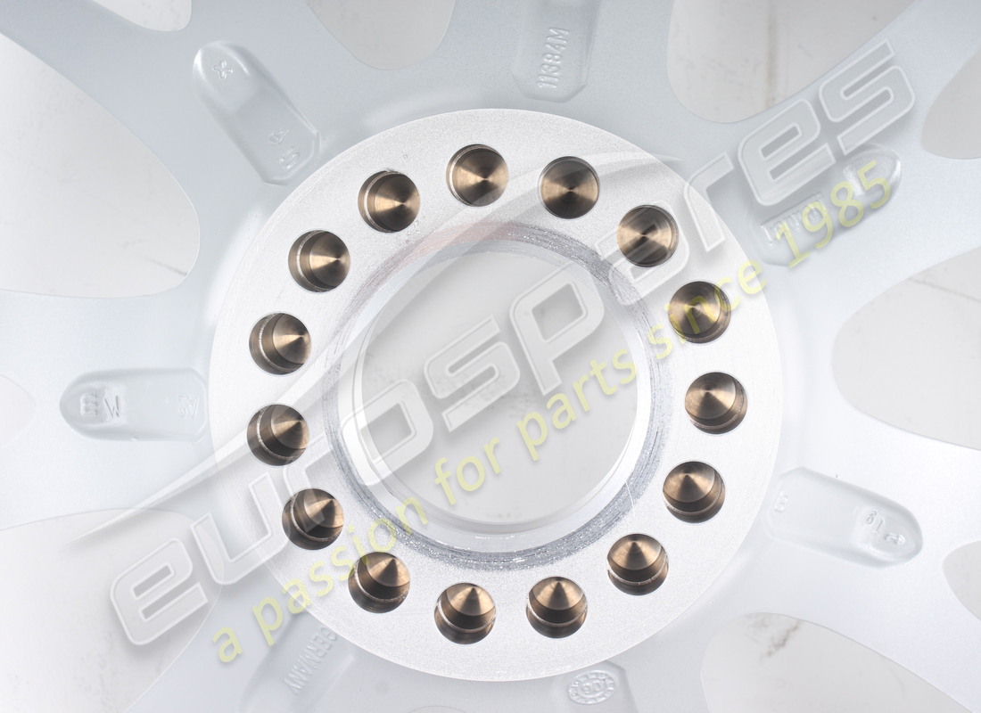 NUEVA LLANTA DE RUEDA TRASERA FERRARI. NÚMERO DE PARTE 220734 (5) nueva llanta de rueda trasera ferrari. número de parte 220734 (5)