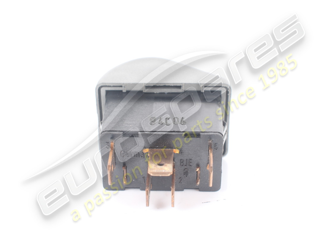 INTERRUPTOR DE LUZ INTERIOR USADO FERRARI. NÚMERO DE PIEZA 153123 (4) interruptor de luz interior usado ferrari. número de pieza 153123 (4)