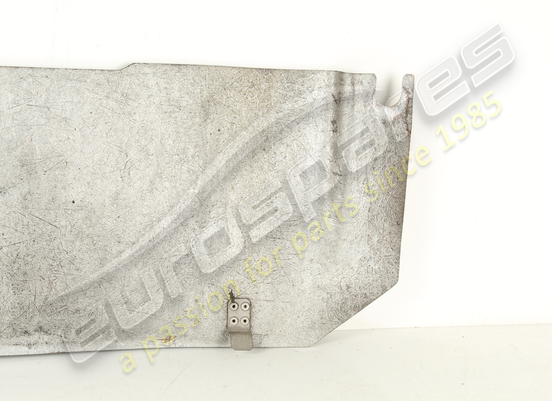 escudo ferrari usado. número de parte 168374 (3)