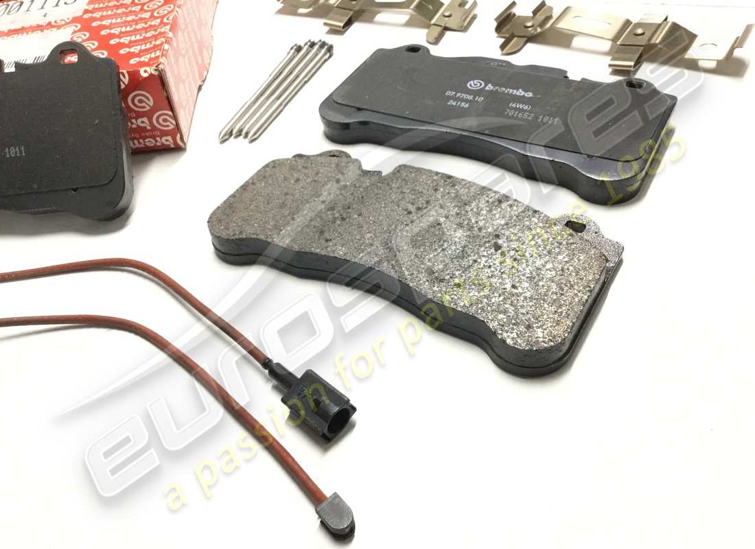 nuevo kit de pastillas delanteras carbonocerámicas ferrari. número de pieza 70001119 (3)