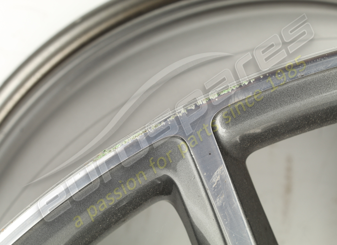 LLANTA RUEDA TRASERA FERRARI USADA 20. NÚMERO DE PARTE 242157 (2) llanta rueda trasera ferrari usada 20. número de parte 242157 (2)