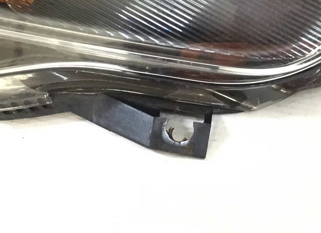 número de pieza del faro derecho ferrari usado 198498 (3)