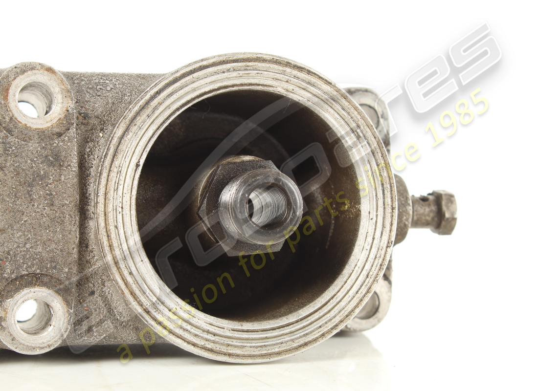 CARCASA DEL FILTRO DE ACEITE FERRARI USADA. NÚMERO DE PARTE 110458 (6) carcasa del filtro de aceite ferrari usada. número de parte 110458 (6)