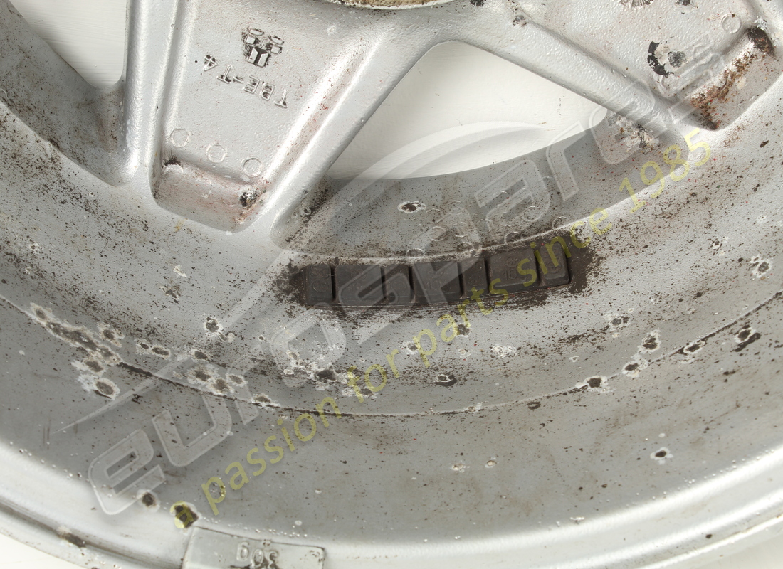 USADA FERRARI RUEDA DE CARRETERA DELANTERA 3.2 MQV. NÚMERO DE PARTE 127465 (7) usada ferrari rueda de carretera delantera 3.2 mqv. número de parte 127465 (7)