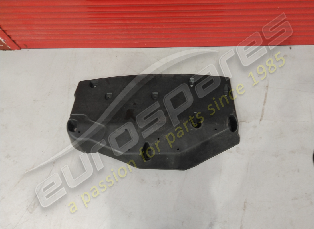 escudo aerodinámico trasero usado maserati. número de pieza 670030778 (1)