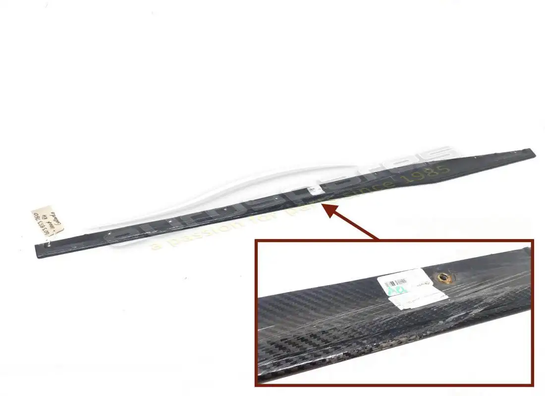 LABIO DE TAPA DE BALANCINES Lamborghini USADO DER. NÚMERO DE PARTE 403853760 (1)