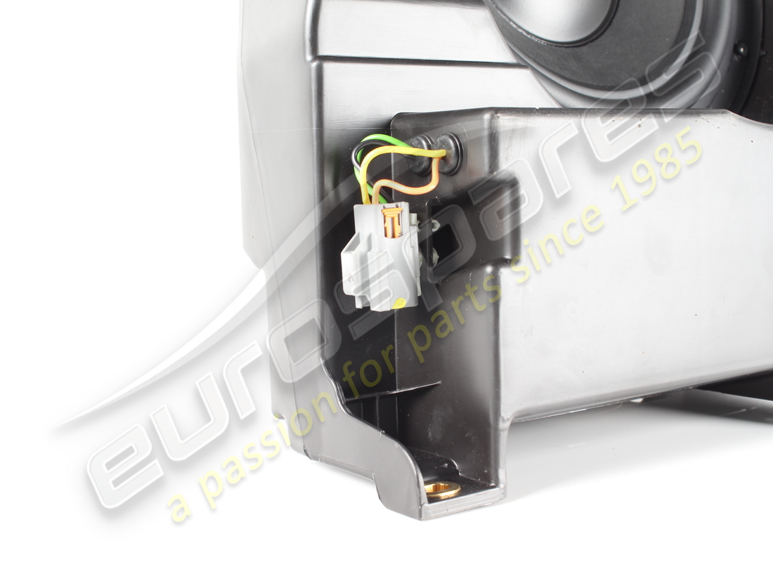 subwoofer usado ferrari. número de pieza 780636 (2)