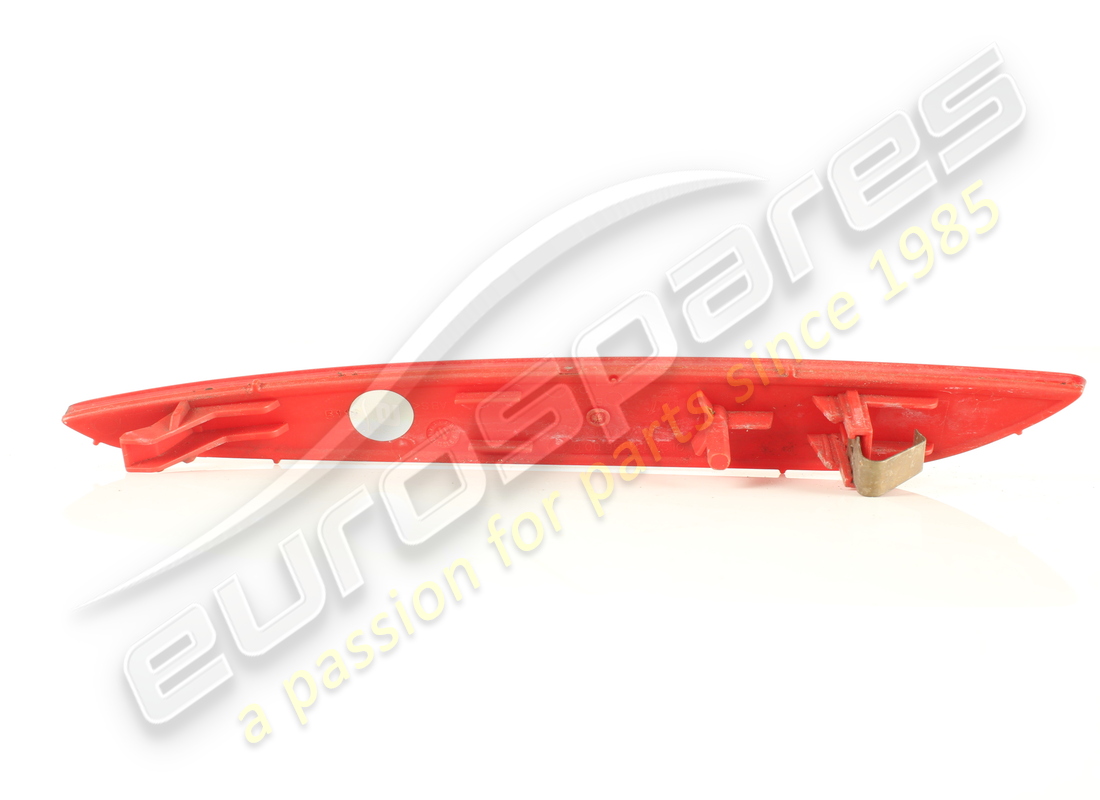 retrorreflector derecho maserati usado. número de pieza 670001633 (2)