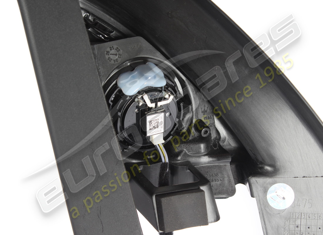 cubierta de puerta delantera derecha maserati usada. número de pieza 670197378 (4)