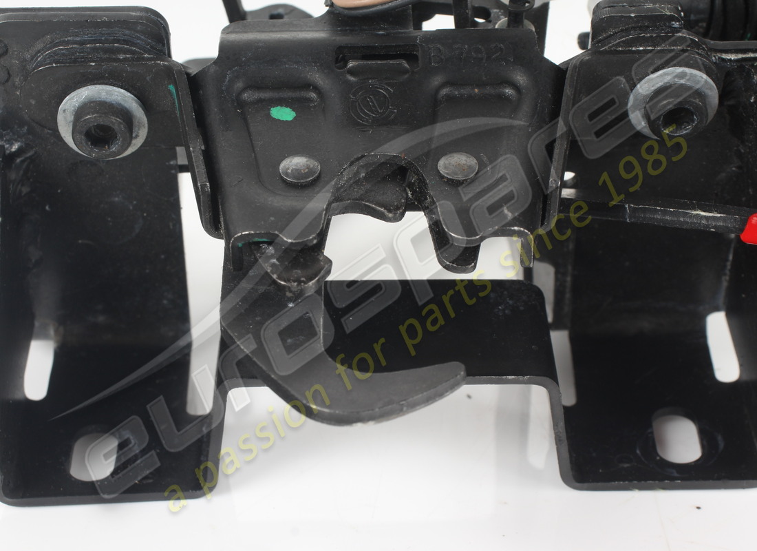 USADO FERRARISERRATURA COFANO ANT. COMPLETO. NÚMERO DE PARTE 985416 (6) usado ferrariserratura cofano ant. completo. número de parte 985416 (6)