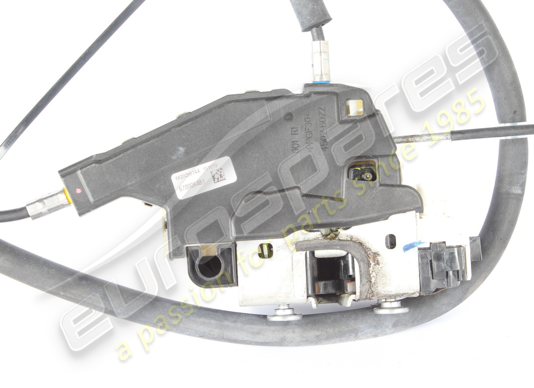 cerradura puerta delantera derecha maserati usada. número de parte 670006481 (3)