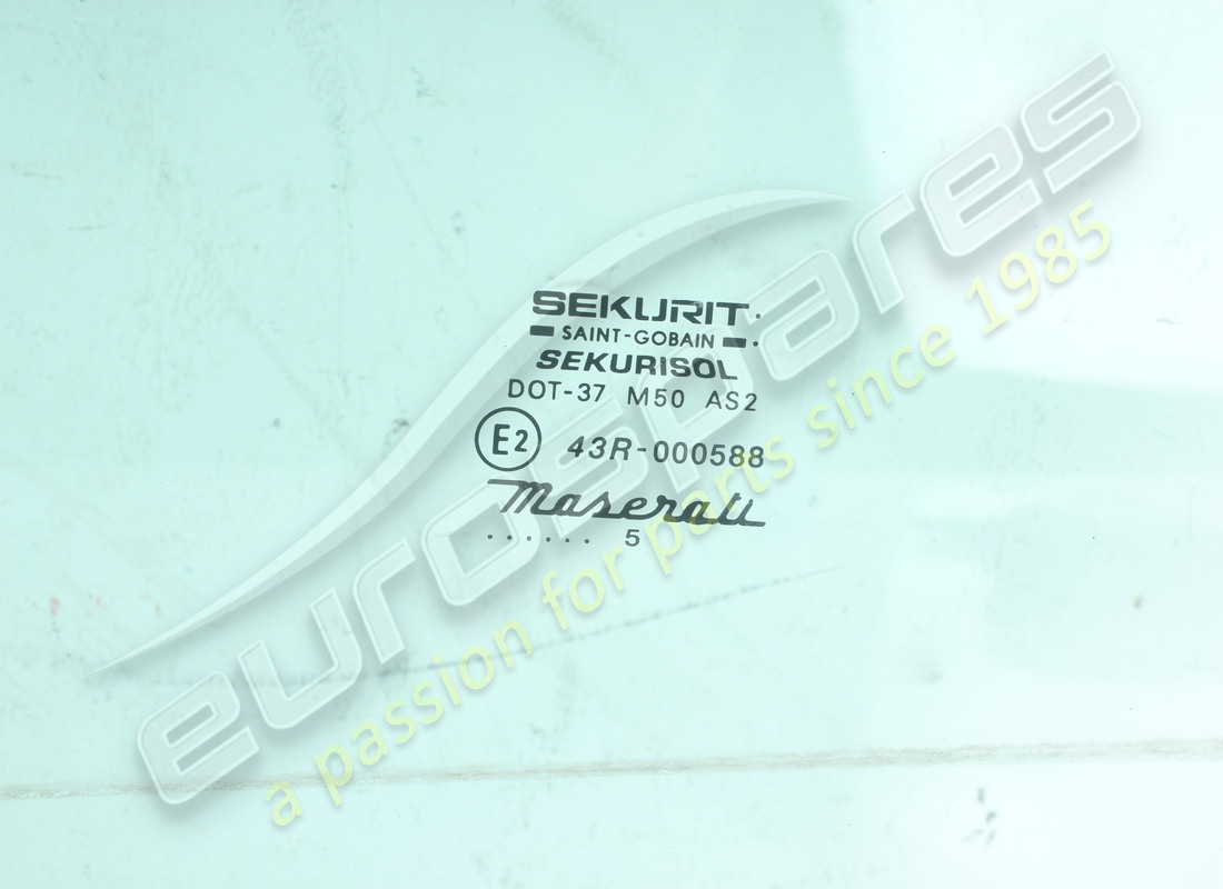 vidrio de ventana de puerta delantera izquierda usado maserati. número de pieza 377700629 (2)
