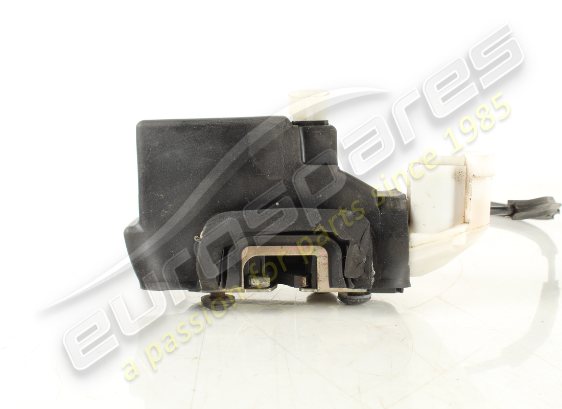 cerradura de puerta delantera izquierda usada maserati. número de pieza 67576000 (4)