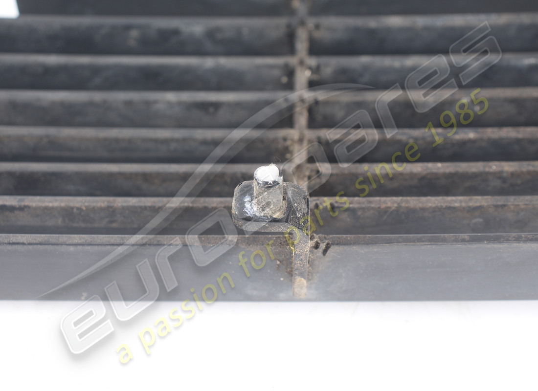 used maserati engine compt. lid radiator grill. part number 378300300 (6)