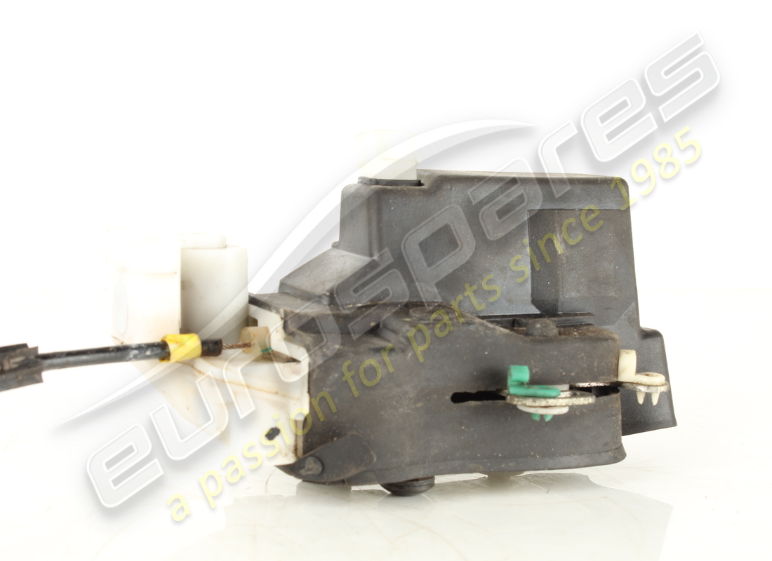 cerradura de puerta delantera izquierda usada maserati. número de pieza 67576000 (3)