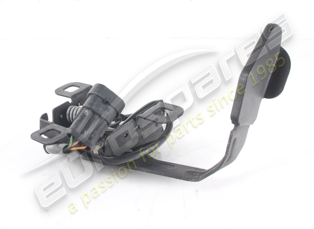 USADO FERRARI CIERRE DE TAPA. NÚMERO DE PIEZA 83752200 (4) usado ferrari cierre de tapa. número de pieza 83752200 (4)