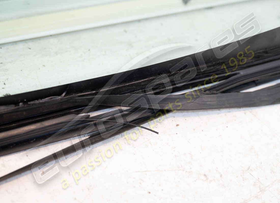 VENTANA TRASERA MASERATI USADA. NÚMERO DE PARTE 387700600 (4) ventana trasera maserati usada. número de parte 387700600 (4)