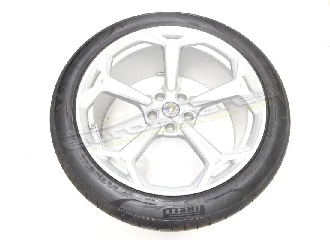 RUEDA TRASERA Lamborghini USADA. NÚMERO DE PIEZA 4ML601025L (1)