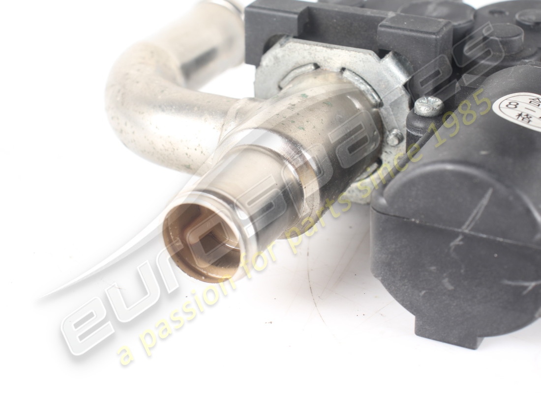 VÁLVULA TGK RH FERRARI USADA. NÚMERO DE PARTE 67635900 (4) válvula tgk rh ferrari usada. número de parte 67635900 (4)