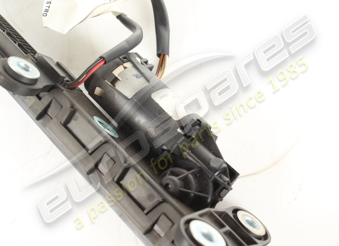 extensor de correa izquierdo ferrari usado. número de pieza 82251900 (2)