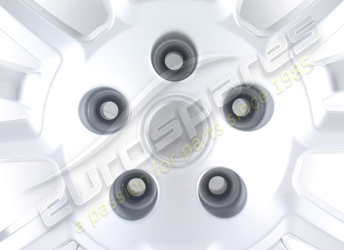 nueva rueda trasera maserati. número de parte 82126806 (2)