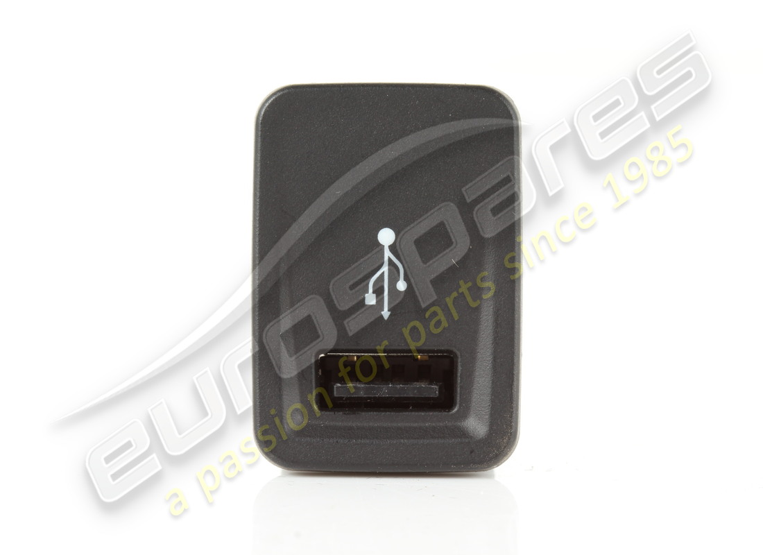 toma usb usada ferrari. número de pieza 303226 (3)