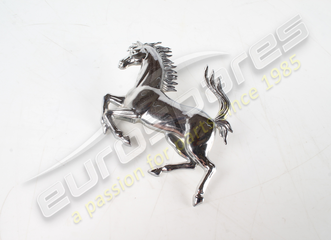 EMBLEMA DE CABALLO TRASERO Ferrari USADO. NÚMERO DE PARTE 63233900 (1)