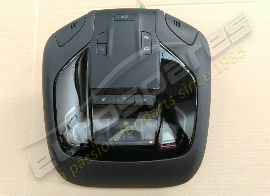 USADO Maserati LUZ DOMO DELANTERA NEGRA . NÚMERO DE PARTE 670110930 (1)