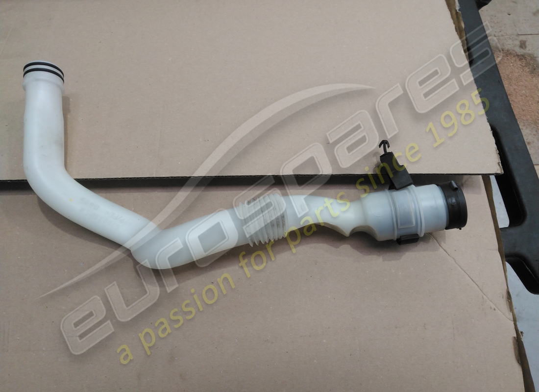 TUBO DE TANQUE USADO Maserati. NÚMERO DE PIEZA 670038848 (1)