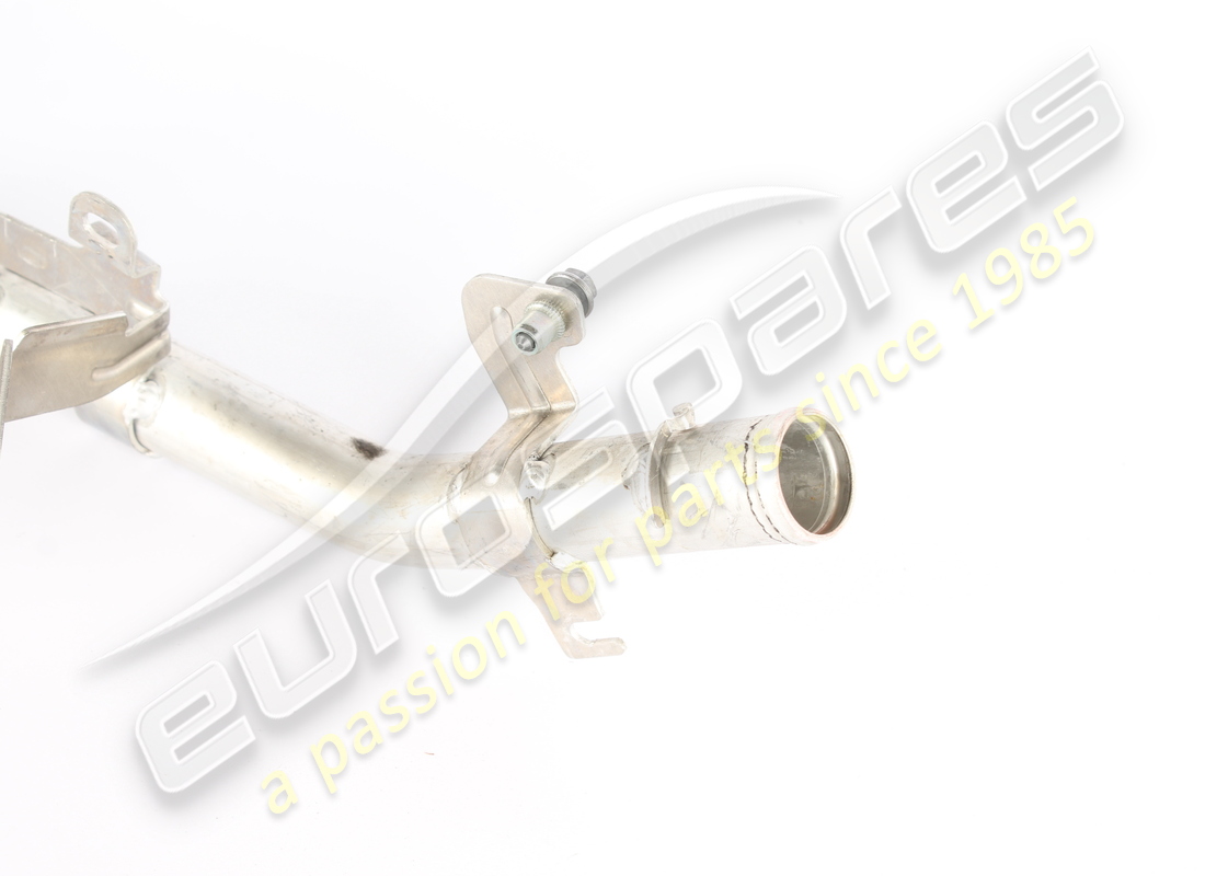 tubería de salida de agua de la cabeza del motor maserati usada. número de pieza 670181256 (2)